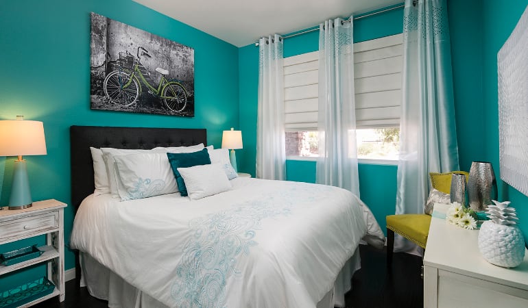 Roman shades in a Cincinnati bedroom